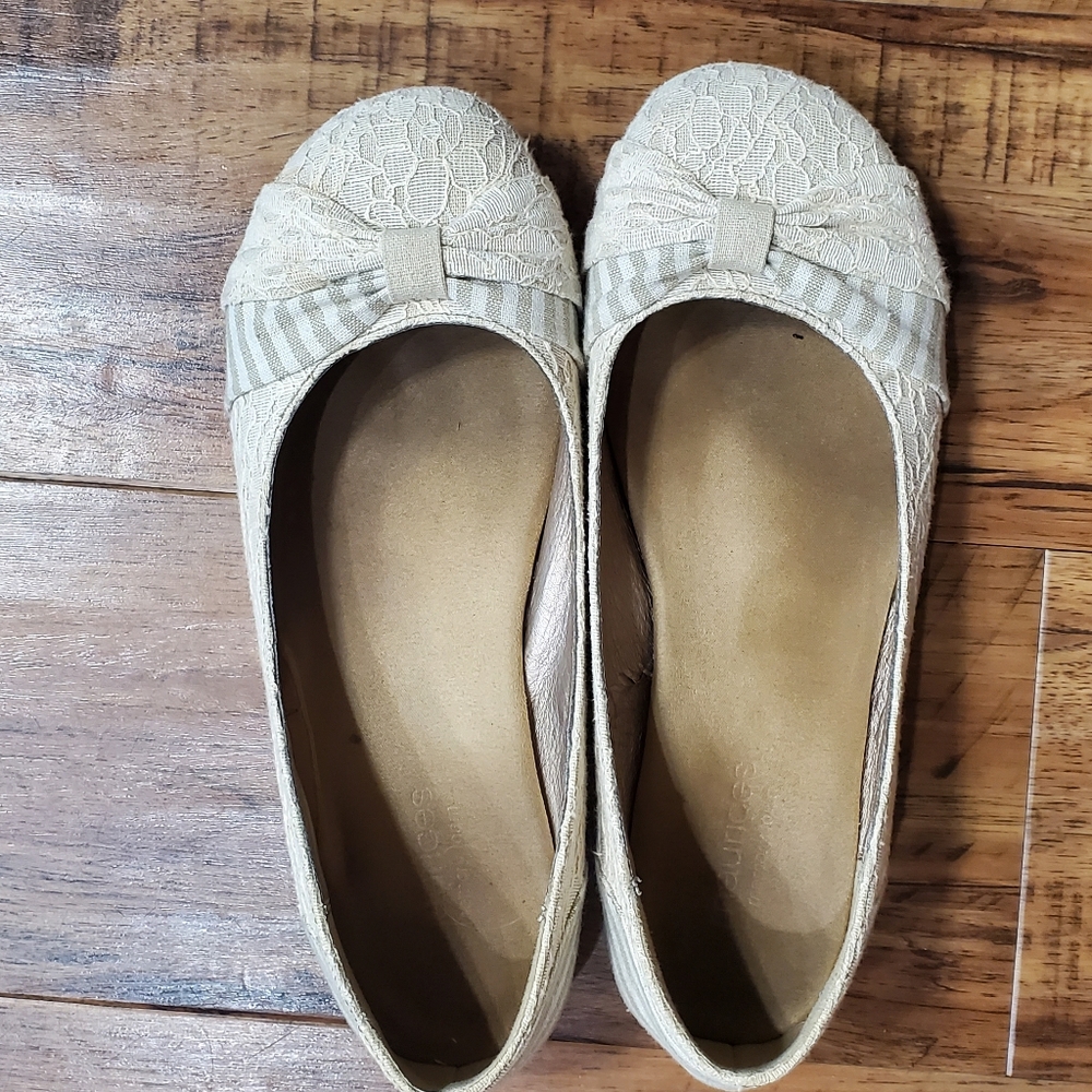 Cream flats